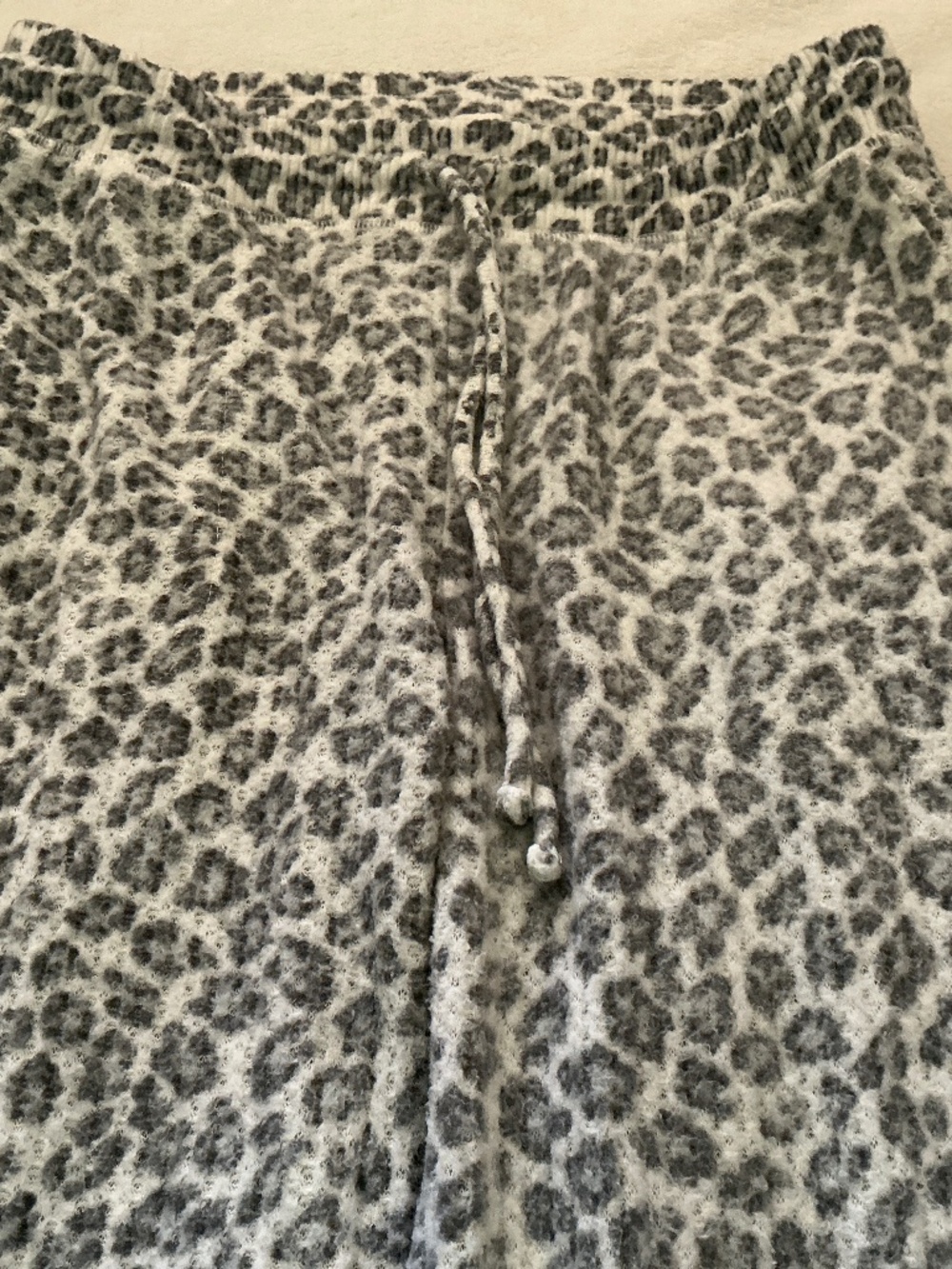 American Eagle leopard swestoants